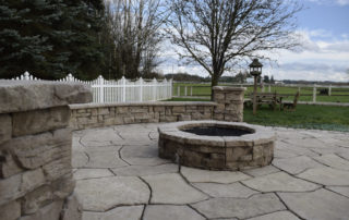 Belvedere Wall, Western Buff (Grand Flagstone Western Buff pavers)